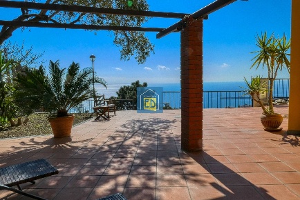 Foto Appartamento in Via Poggio dell'orizzonte, Albissola Marina di 196 m²