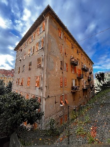 Foto Appartamento in Via Sapri, Genova Lagaccio di 60 m² con 5 locali