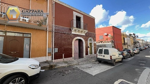 Foto Casa indipendente in via Magenta, Canicattini Bagni di 130 m²
