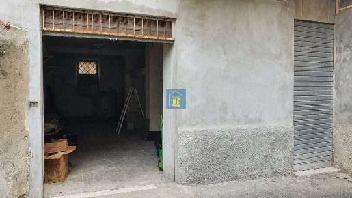Foto Magazzino in Via Maria Solari 2, Savona di 104 m² con 1 locali