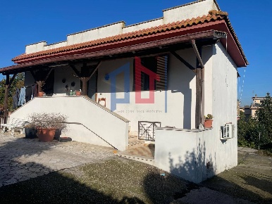 Foto Villa unifamiliare in Via dei Passeri, Aprilia Fossignano di 170 m²