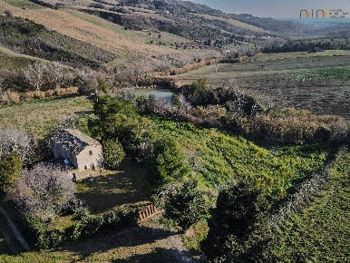 Foto Rustico in Contrada Barattelle, Monteprandone di 240 m² con 6 locali