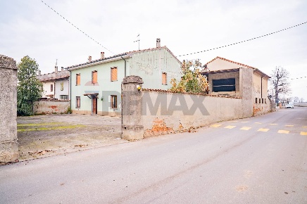 Foto Case semi ndipendenti in Via Garibaldi N.10, Casteldidone di 410 m²