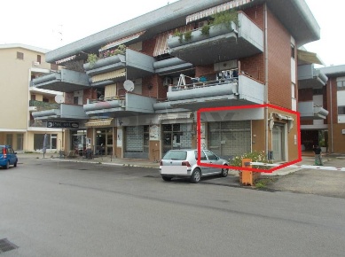 Foto Ufficio in Via Giovanni XXIII 69, Corropoli di 126 m² con 4 locali
