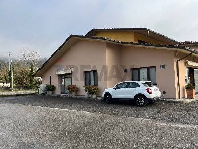 Foto Locale commerciale a Coreglia Antelminelli di 203 m² in vendita