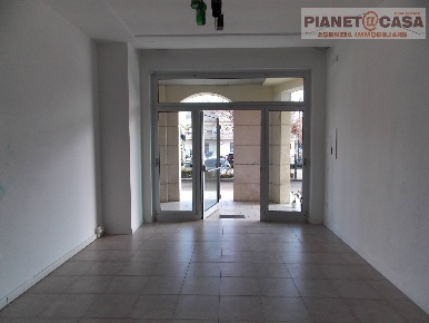 Foto Locale commerciale in Via Salaria, Spinetoli di 75 m² con 1 locali