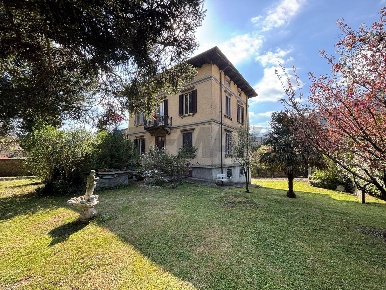 Foto Villa unifamiliare in VIA SERIO 11, Casnigo di 485 m² con 8 locali