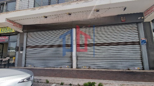 Foto Locale commerciale in Via dei Castelli Romani, Pomezia di 40 m²