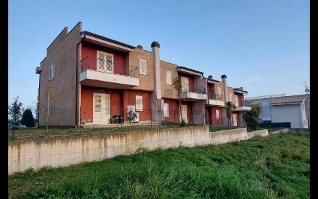 Foto Villa a schiera in VIA D'ANNUNZIO, Nereto Centro di 306 m² in vendita
