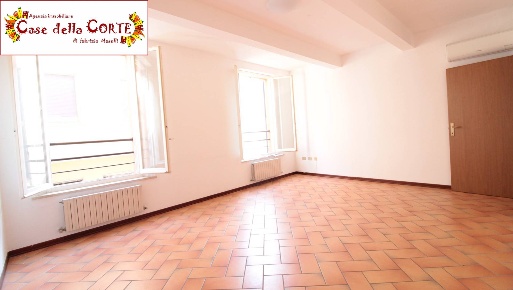 Foto Ufficio in Via Cremonino, Cento Cento Paese di 44 m² con 2 locali