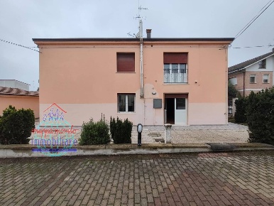 Foto Appartamento in via spallanzani 8, Cento Cento Paese di 62 m²