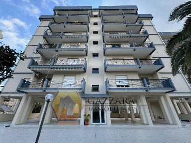 Foto Appartamento in Via Barresi, Siracusa di 130 m² con 5 locali