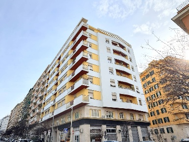 Foto Appartamento in Via Gallia 10, Roma San Giovanni di 97 m² con 3 locali