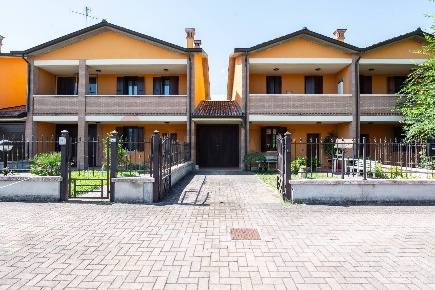 Foto Appartamento a Poviglio di 118 m² con 4 locali in vendita