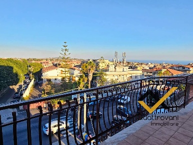 Foto Appartamento in via Vincenzo Bellini, Sant'Agata li Battiati di 130 m²