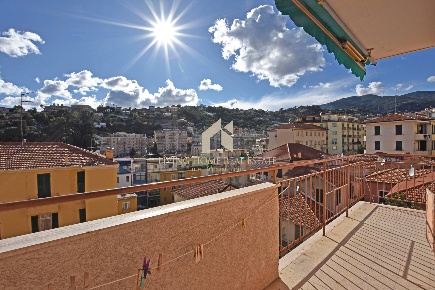 Foto Appartamento in Strada Monte Pietravecchia, Sanremo Borgo di 107 m²