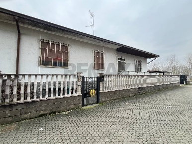 Foto Villa unifamiliare in Corso Umberto 1 328, Gambolò Centro di 210 m²