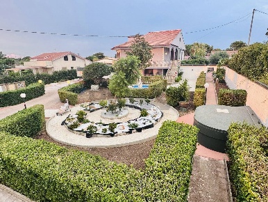 Foto Villa unifamiliare in via degli anemoni 19, Ragusa di 300 m²