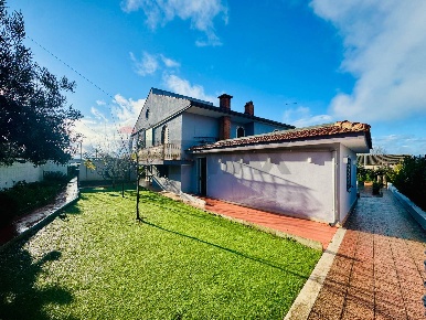 Foto Villa unifamiliare in via degli anemoni 19, Ragusa di 300 m²