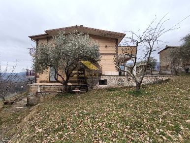 Foto Appartamento in via valle berta 65, Agosta di 120 m² con 3 locali