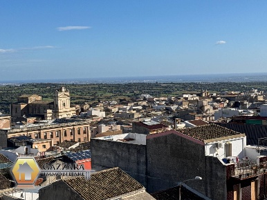 Foto Casa indipendente in via Roma, Canicattini Bagni di 270 m² in vendita