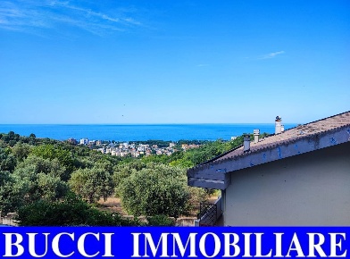 Foto Appartamento in Strada Del Palazzo 73, Pescara di 160 m² con 5 locali