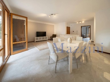 Foto Appartamento in via Quartieri, Forte dei Marmi Centro di 100 m²