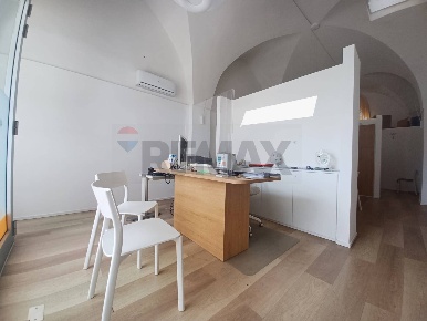 Foto Locale commerciale a Monopoli Centro di 67 m² con 1 locali in vendita