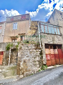 Foto Case semi ndipendenti a Domicella Centro di 185 m² con 5 locali