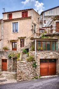 Foto Case semi ndipendenti a Domicella Centro di 185 m² con 5 locali