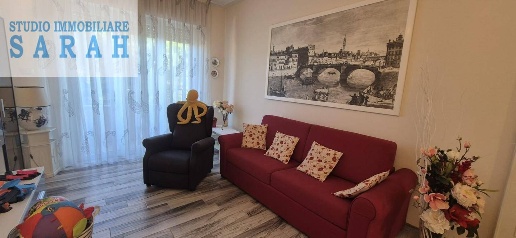 Foto Appartamento in Via Verdi 200, Viareggio Centro di 90 m² con 5 locali
