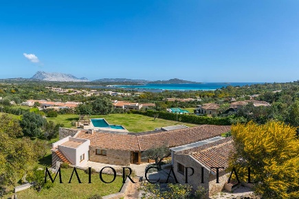 Foto Villa unifamiliare in Via Tavolara, San Teodoro di 650 m² in vendita
