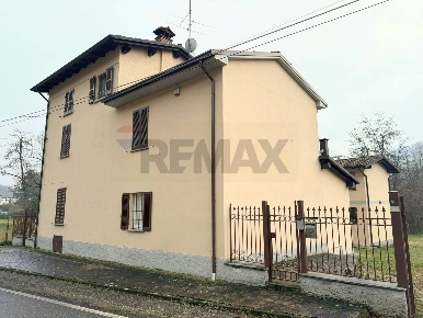 Foto Villa unifamiliare a Montesegale di 188 m² con 5 locali in vendita