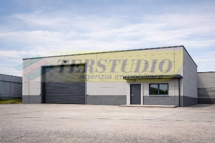Foto Capannone industriale in Via Industrie snc, Lallio di 460 m²