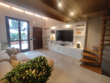 Foto Villa a schiera in via leonardo da vinci 26, Fino Mornasco di 152 m²