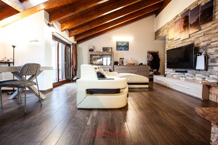 Foto Appartamento in Via Baracca 129, Ossona Centro di 124 m² con 3 locali