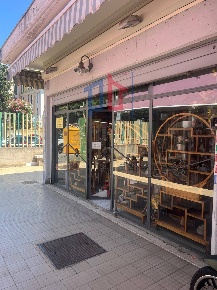 Foto Locale commerciale in via aurelia 483, Roma Aurelio - Val Cannuta