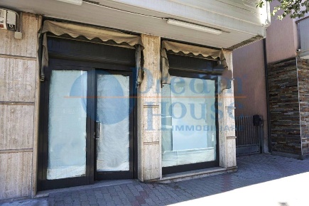Foto Attività commerciale in via roma, Martinsicuro Centro di 62 m²