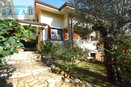 Foto Casa indipendente in Via Di Chiavarino 20, Massarosa di 200 m²