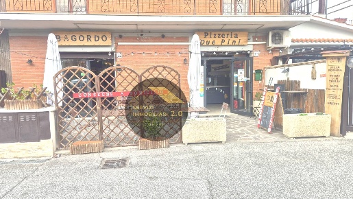 Foto Attività commerciale in Via Basico' 23, Roma Finocchio di 90 m²