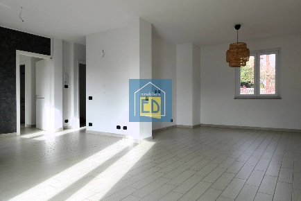 Foto Appartamento in Via Niprati 10, Carcare Centro di 141 m² con 8 locali