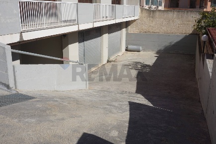 Foto Locale commerciale a Ragusa Croce - Selvaggio di 408 m² con 1 locali