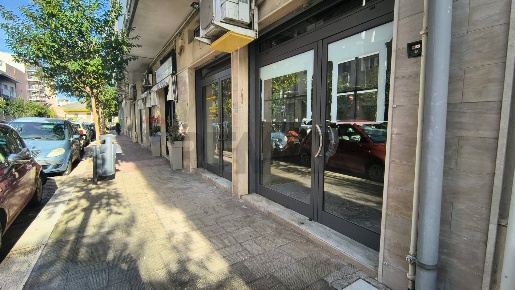 Foto Locale commerciale a Monopoli Centro di 88 m² con 1 locali in affitto