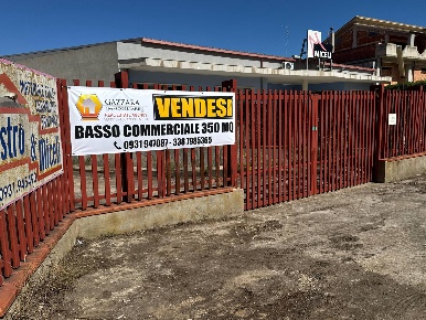 Foto Attività commerciale in via Largo Carpinteri 6, Canicattini Bagni