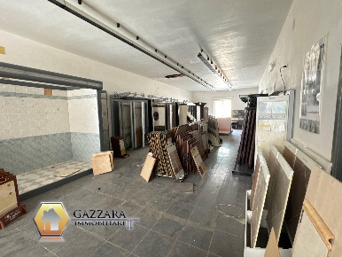 Foto Attività commerciale in via Largo Carpinteri 6, Canicattini Bagni
