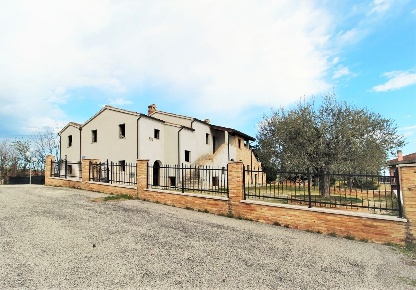 Foto Rustico in Contrada Sant'Egidio, Monsampolo del Tronto di 200 m²