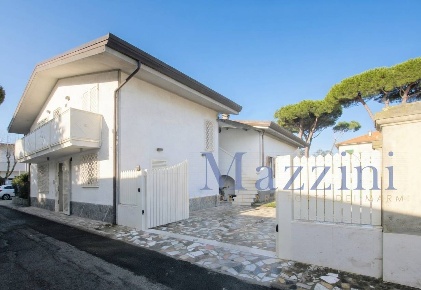 Foto Case semi ndipendenti in via russo, Forte dei Marmi Vittoria Apuana