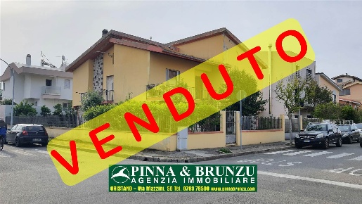 Foto Villa unifamiliare a Oristano Centro di 250 m² con 7 locali in vendita