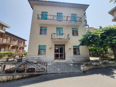Foto Hotel in via giosuè carducci 10, Chianciano Terme Centro di 1000 m²
