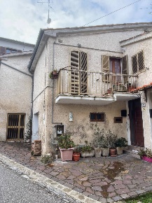 Foto Villa a schiera in frazione Marischio 10, Fabriano Marischio di 80 m²